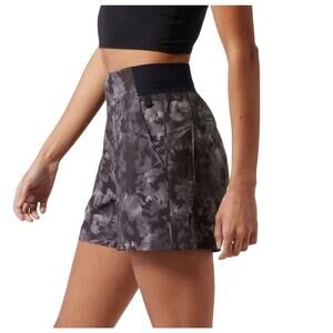 Athleta Womens Brooklyn printed shorts, grey floral, Size 16